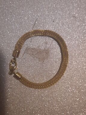 Gold Mesh Chain Bracelet - Elegant Women’s Jewelry